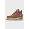 Insulated leather boots with decor