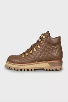 Insulated leather boots with decor