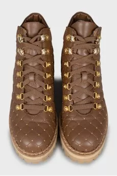 Insulated leather boots with decor