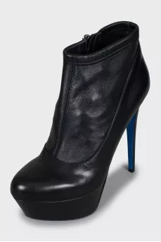 Leather ankle boots with high heels and zip