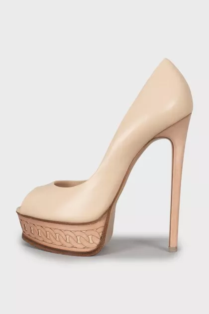 Leather platform shoes with pattern