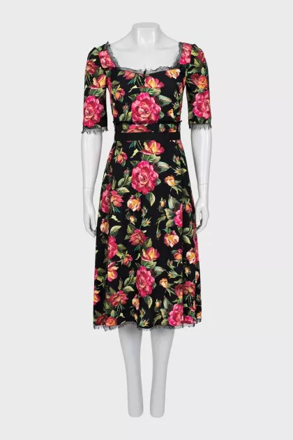 Fitted dress with floral print