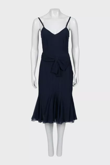 Dress with straps decorated with a bow