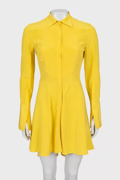 Yellow dress elongated at the back