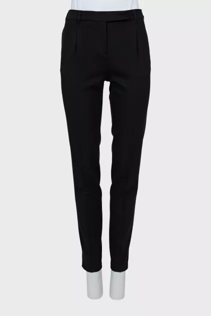 High-waisted trousers with creases