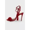 Замшеві босоніжки з китицями