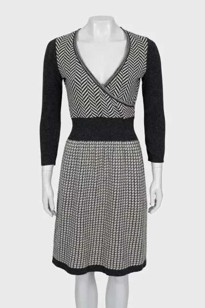 V-neck dress with print