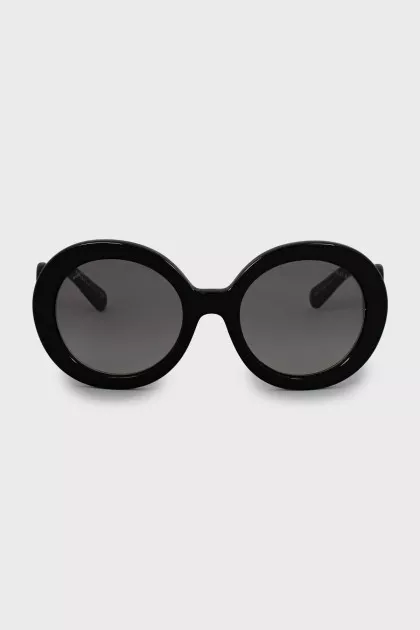Black sunglasses with shaped temples