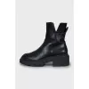 Leather boots with zip