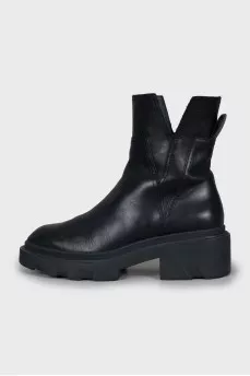 Leather boots with zip