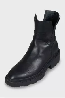 Leather boots with zip