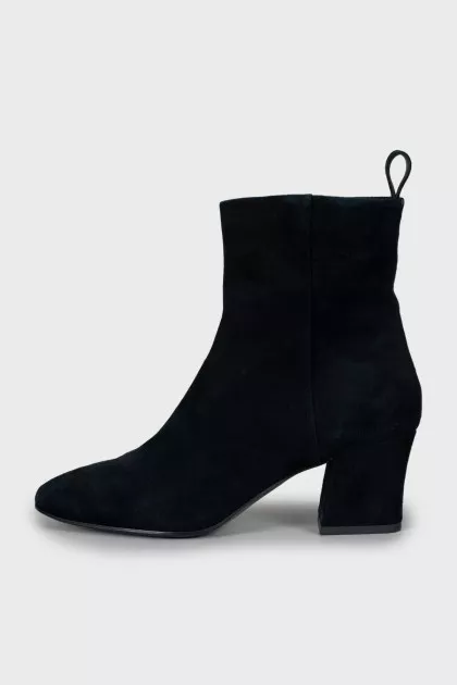 Suede ankle boots with medium heels