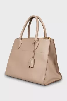 Crossbody bag with keychain