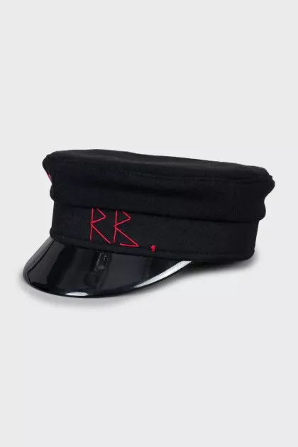 Wool cap with tag