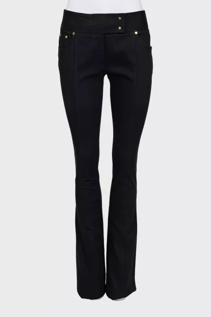 Flared trousers with a mid-rise