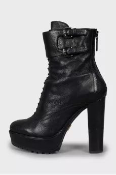 Leather ankle boots decorated with buckles