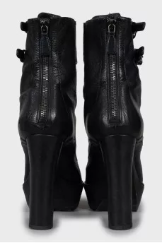 Leather ankle boots decorated with buckles