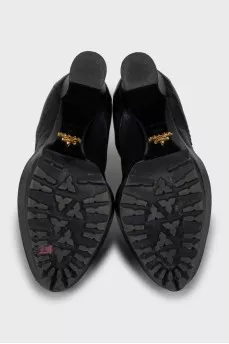 Leather ankle boots decorated with buckles