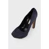 Suede navy pumps