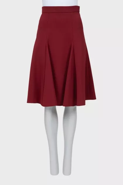 Loose red skirt