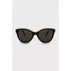 Sunglasses with logo on the frame