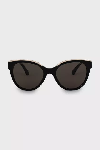 Sunglasses with logo on the frame