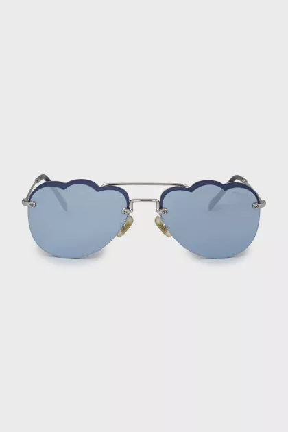 Blue sunglasses with a shaped pattern