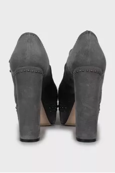 Suede shoes with metal rhinestones