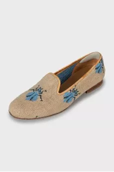 Textile shoes with wooden heels