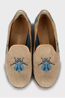 Textile shoes with wooden heels