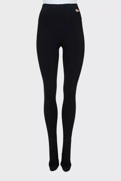 Sports leggings with sharpened creases