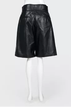 Wide black bermuda shorts