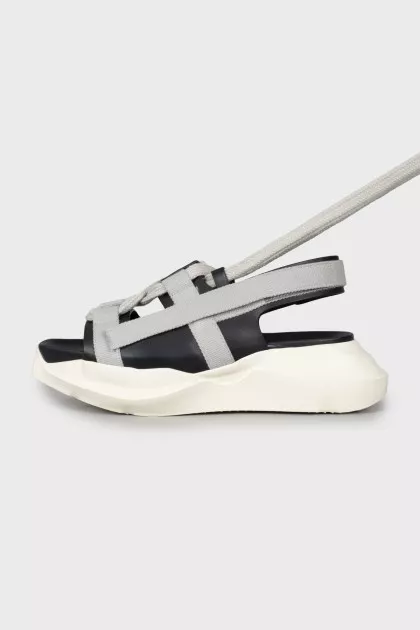 Sandals with a massive sole and laces