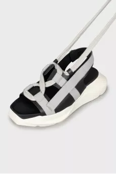 Sandals with a massive sole and laces