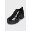 Leather brogues with a ribbed sole