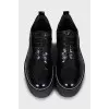 Leather brogues with a ribbed sole