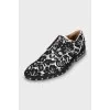 Derby shoes decorated with lace