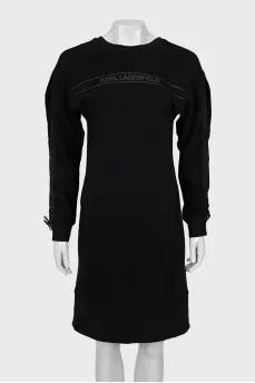 Sweatshirt dress with a cutout on the back