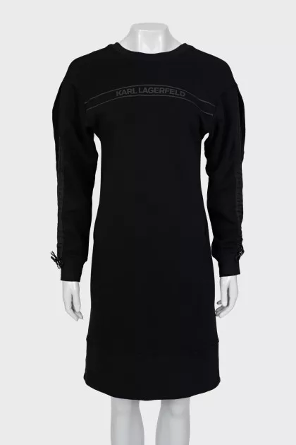 Sweatshirt dress with a cutout on the back