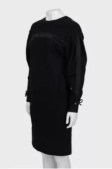 Sweatshirt dress with a cutout on the back