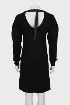 Sweatshirt dress with a cutout on the back