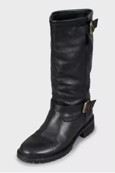 Insulated boots with gold buckles