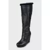 Warm boots with embossed print