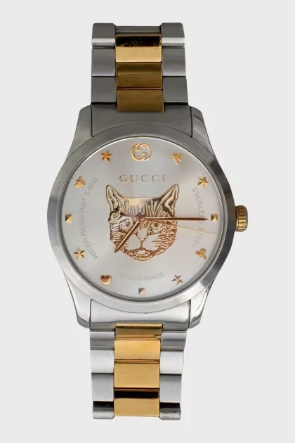 Wristwatch with gold pattern