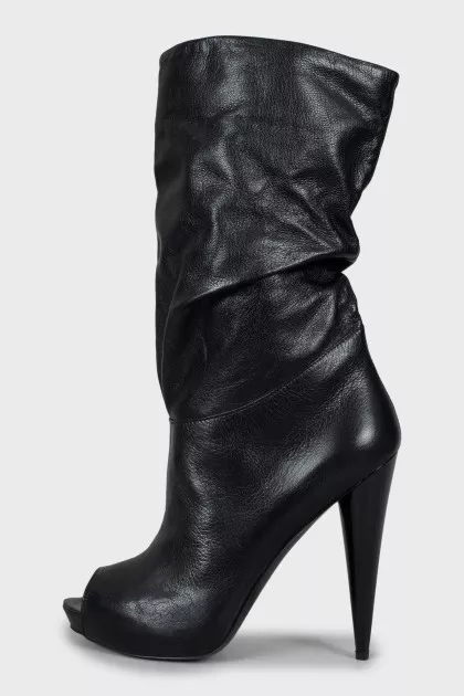 Wedge heel boots with tag