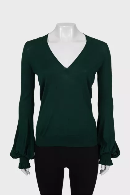 Knitted pullover with ruffles on the sleeves