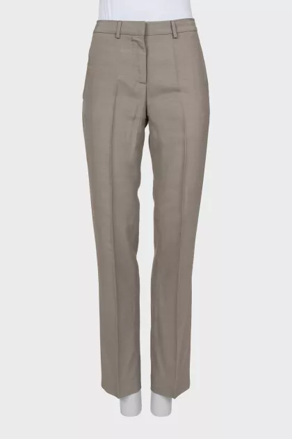 High-waisted trousers with creases