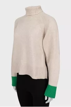Knitted sweater extended at the back