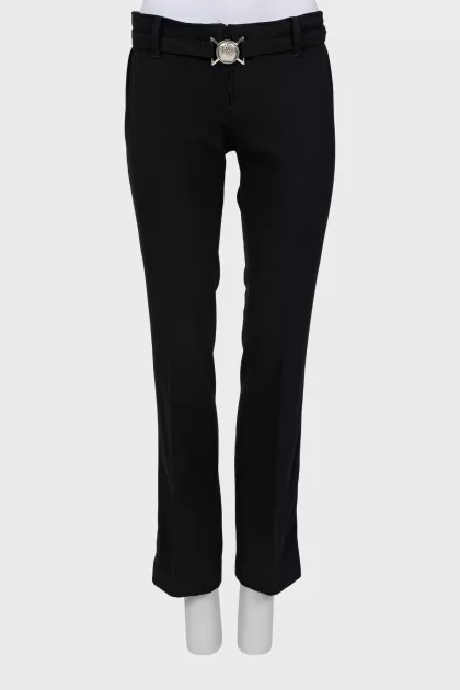 Flared trousers with a mid-rise