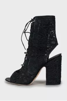 Lace ankle boots with laces